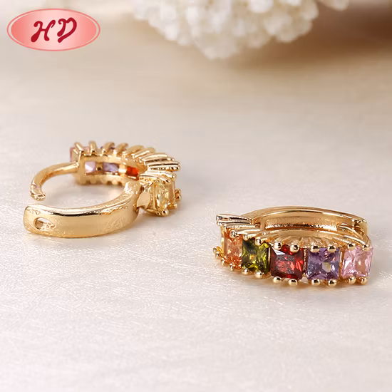 Pendientes Huggie CZ de aro chapados en oro de 18 quilates de aleación de plata de moda con cristal de perla para mujer